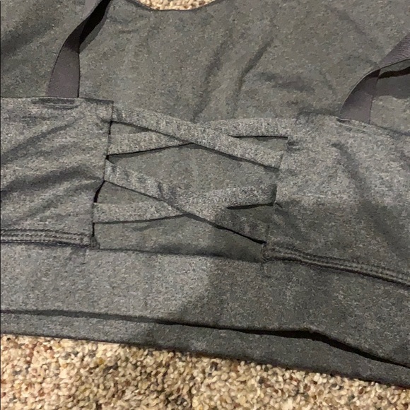 Sports bras - Picture 3 of 5